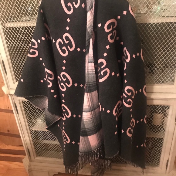 Gucci Black and Pink GG Cape - Picture 13 of 16